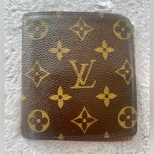 Louis Vuitton Monogram Men’s bifold wallet 10 credit card slots